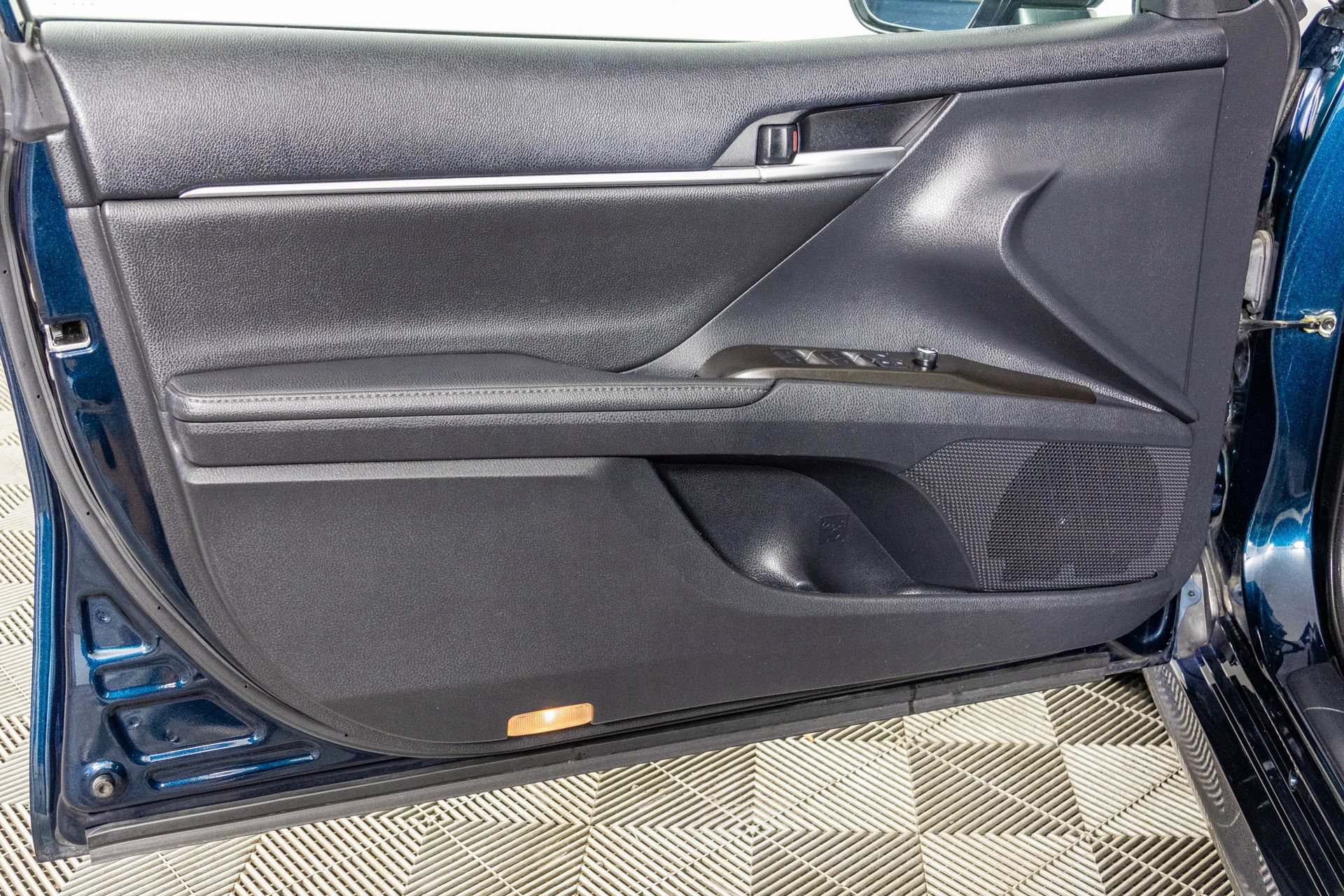 Used 2021 Toyota Camry XLE FWD image 36