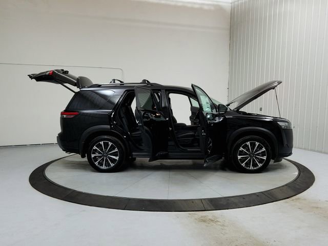 New 2026 Nissan Pathfinder Platinum image 16