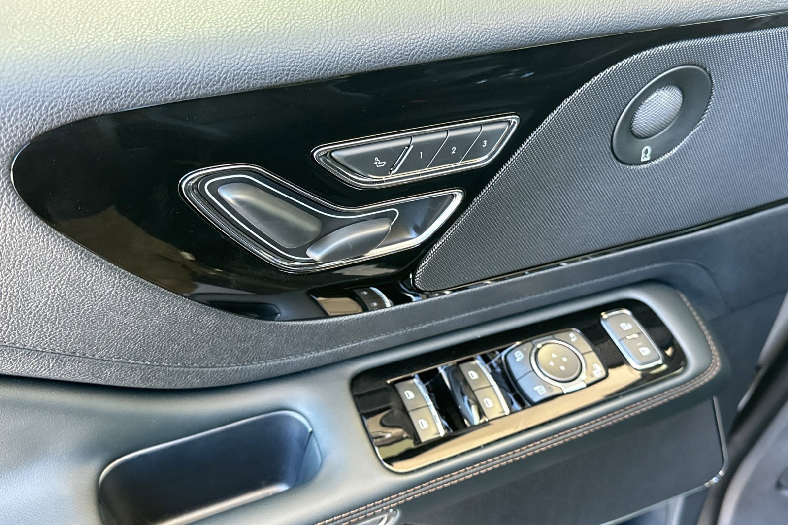 New 2025 Lincoln Aviator AWD w/ Equipment Group 101A image 10