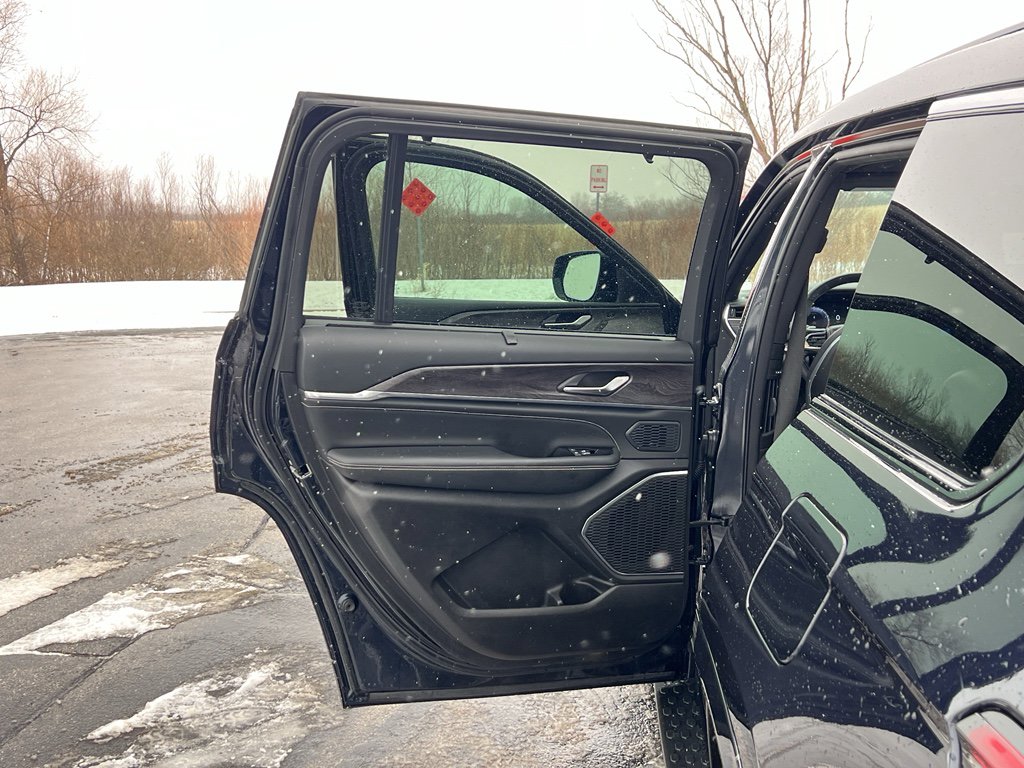 Used 2024 Jeep Grand Cherokee L Overland w/ Advanced Protech Group III image 38