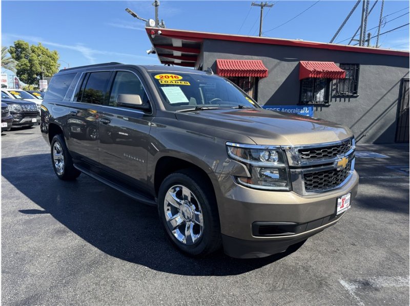 Used 2016 Chevrolet Suburban LT image 7