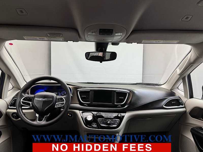 Used 2018 Chrysler Pacifica Touring Plus FWD image 11