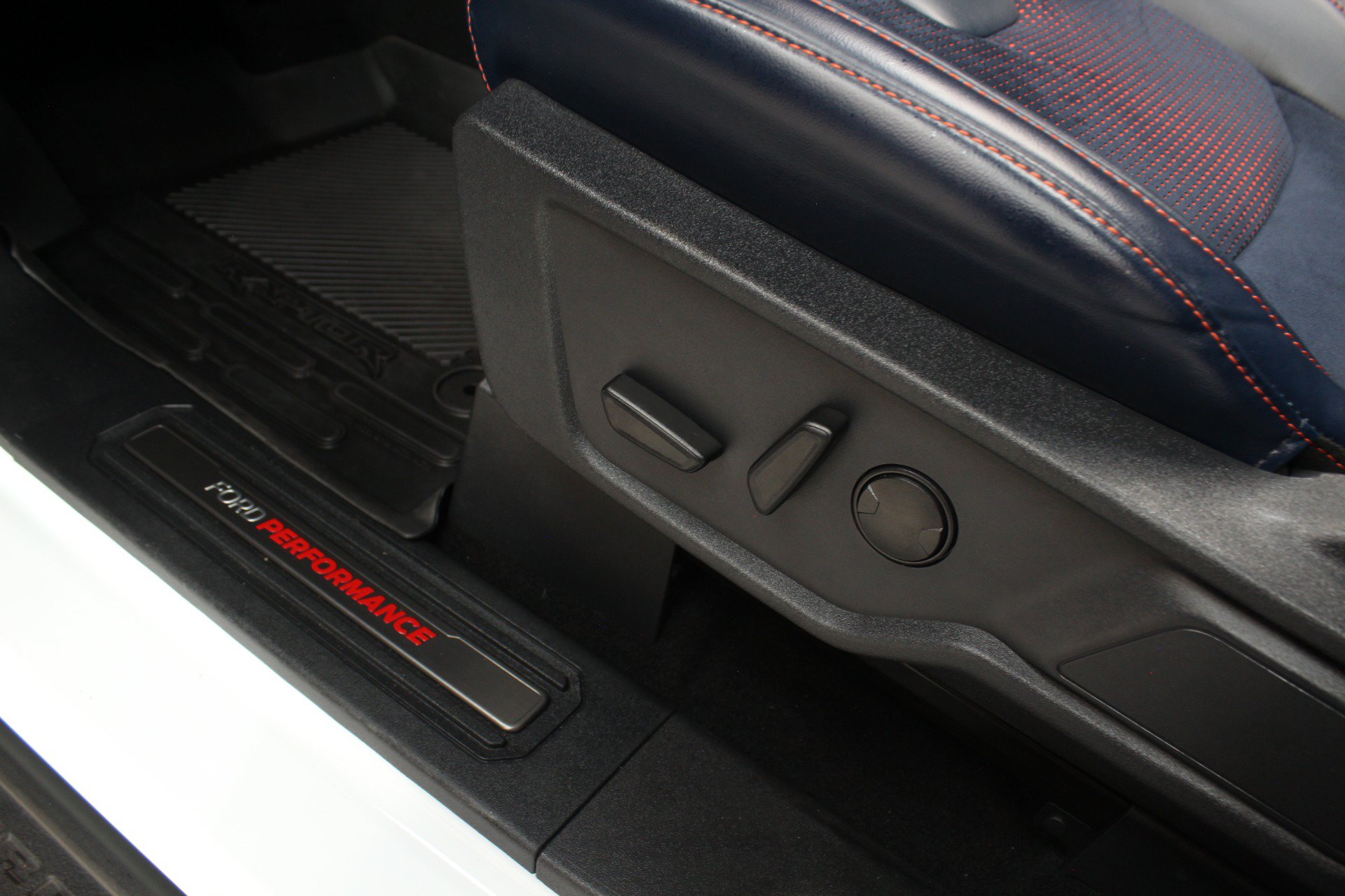 Used 2024 Ford Bronco Raptor w/ Interior Carbon Fiber Pack 6 AWD/4WD image 40