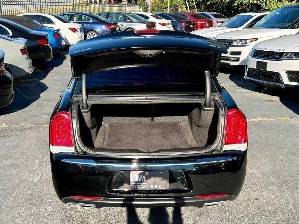 Used 2018 Chrysler 300 Limited image 10