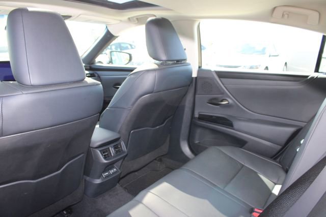Certified 2025 Lexus ES 300h w/ Premium Package FWD image 9