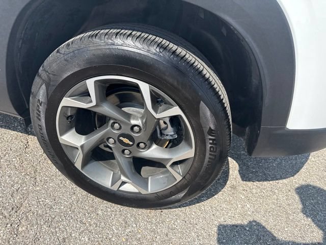 Certified 2025 Chevrolet Trax LT w/ Driver Confidence Package FWD image 18