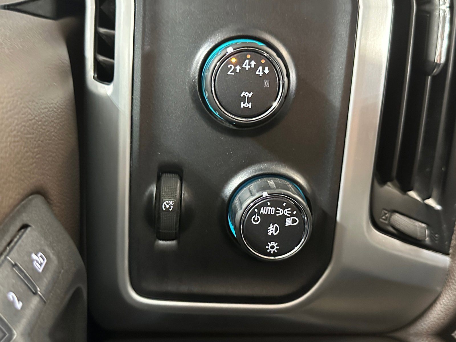 Used 2019 GMC Sierra 2500 SLT w/ Duramax Plus Package AWD/4WD image 27