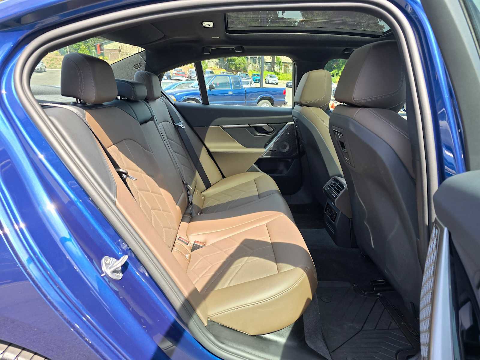 Used 2026 BMW i5 eDrive40 AWD/4WD image 12