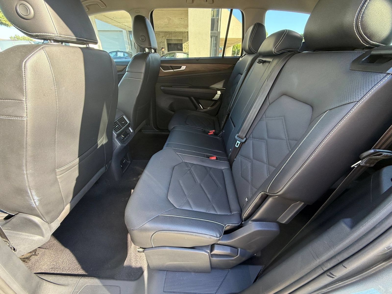 Used 2025 Volkswagen Atlas SE AWD/4WD image 25