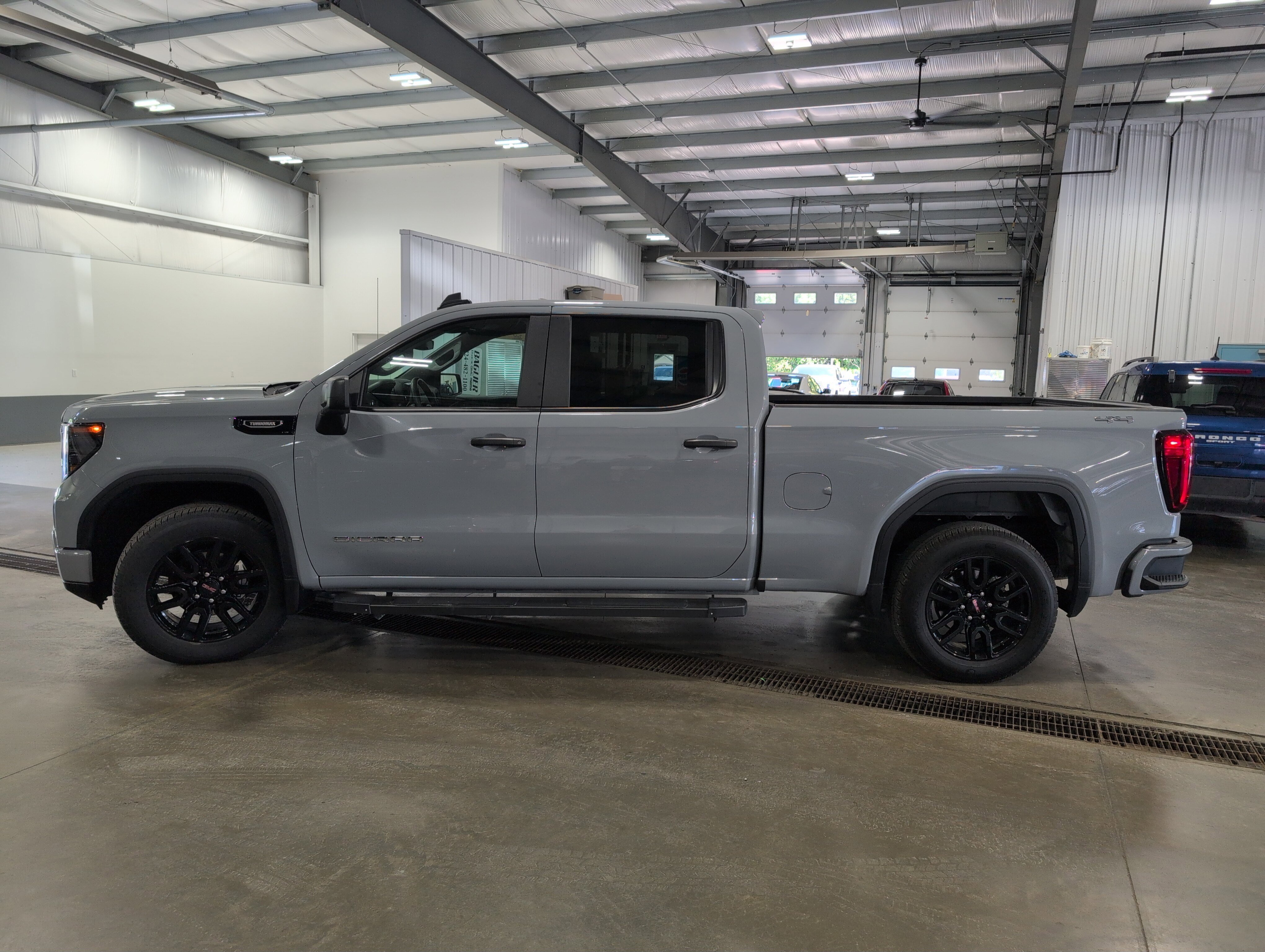 Used 2025 GMC Sierra 1500 Pro w/ Graphite Edition image 5