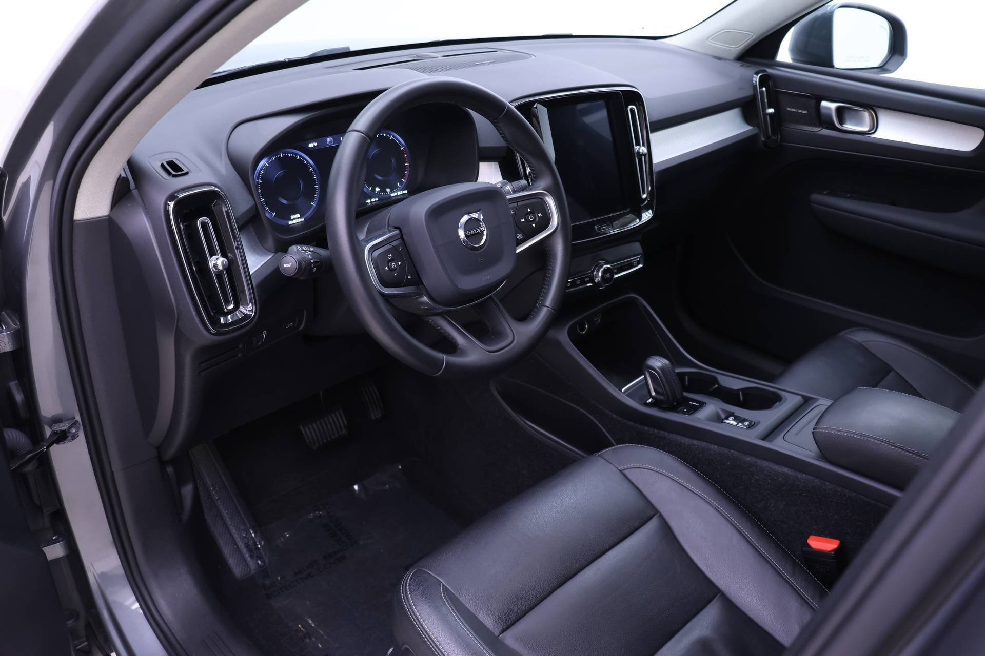 Used 2019 Volvo XC40 T5 Momentum image 9