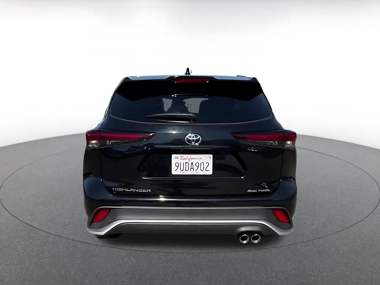 Used 2025 Toyota Highlander XSE AWD/4WD image 12