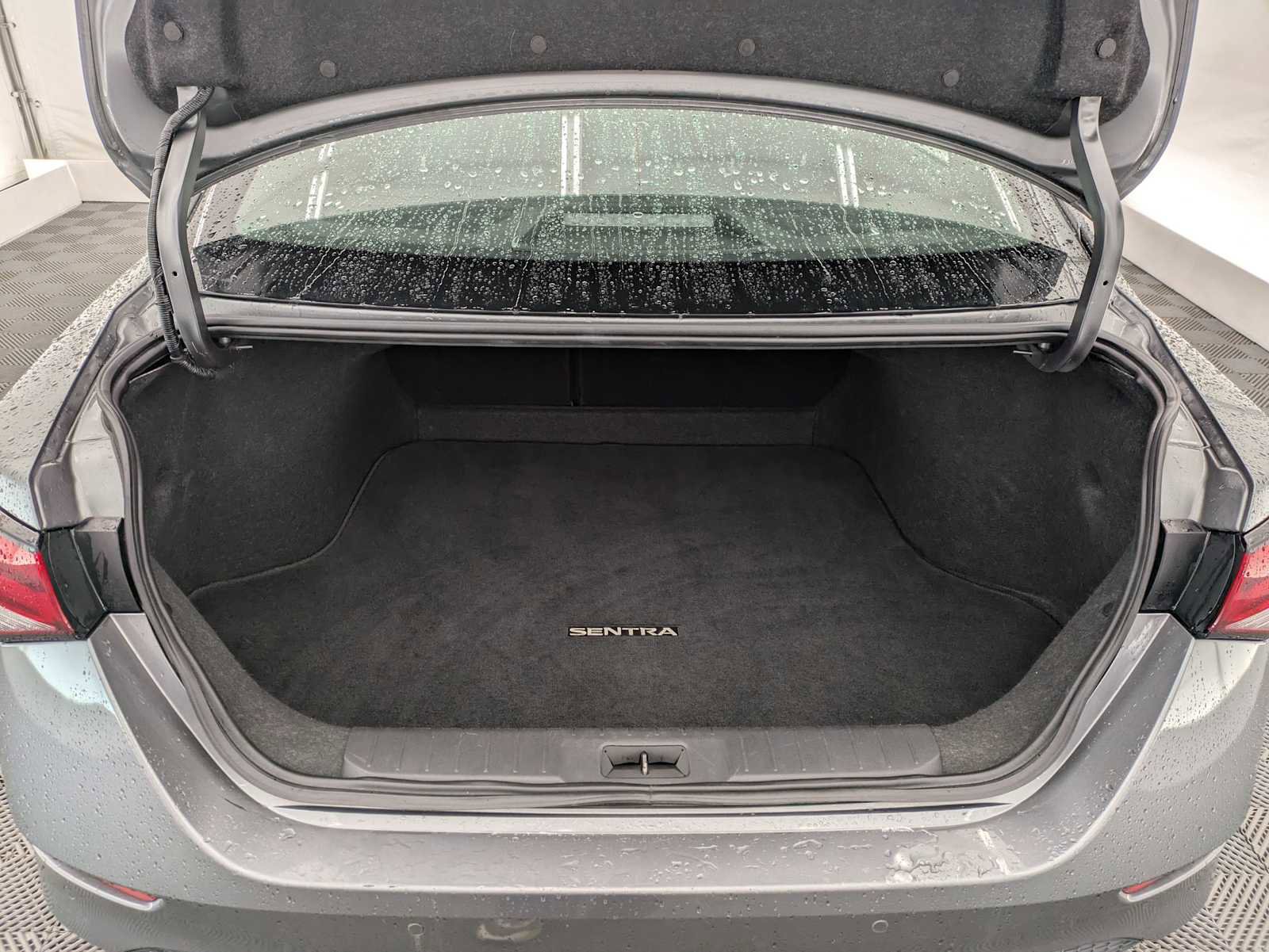 Used 2024 Nissan Sentra SV FWD image 33