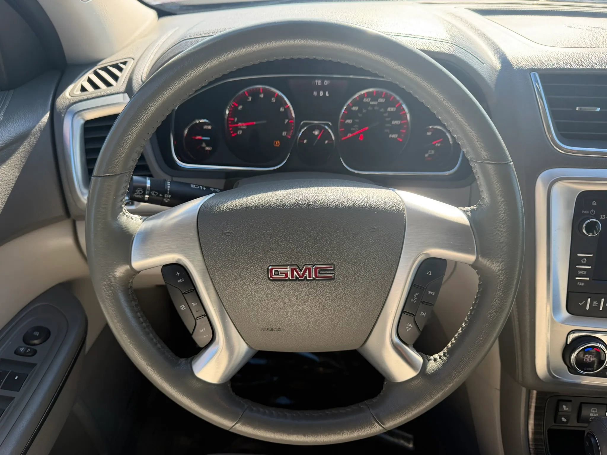 Used 2016 GMC Acadia SLT image 21