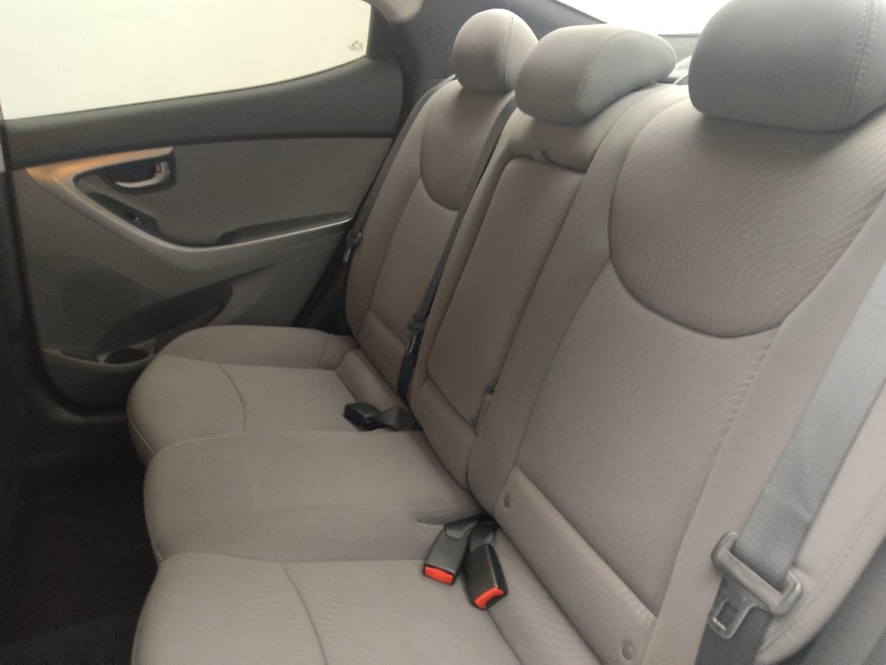 Used 2016 Hyundai Elantra SE FWD image 18