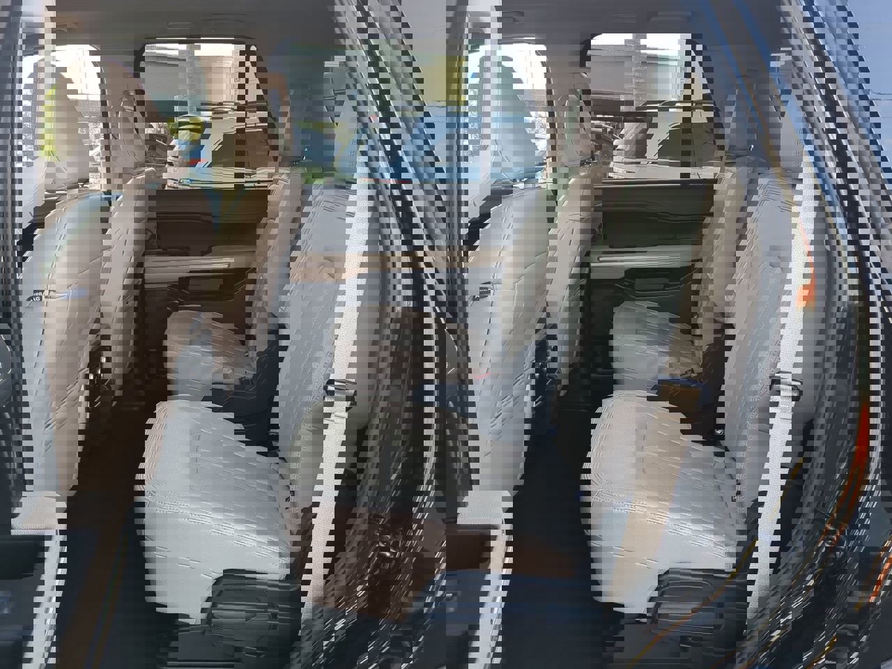 Used 2024 Ford Expedition Limited image 14