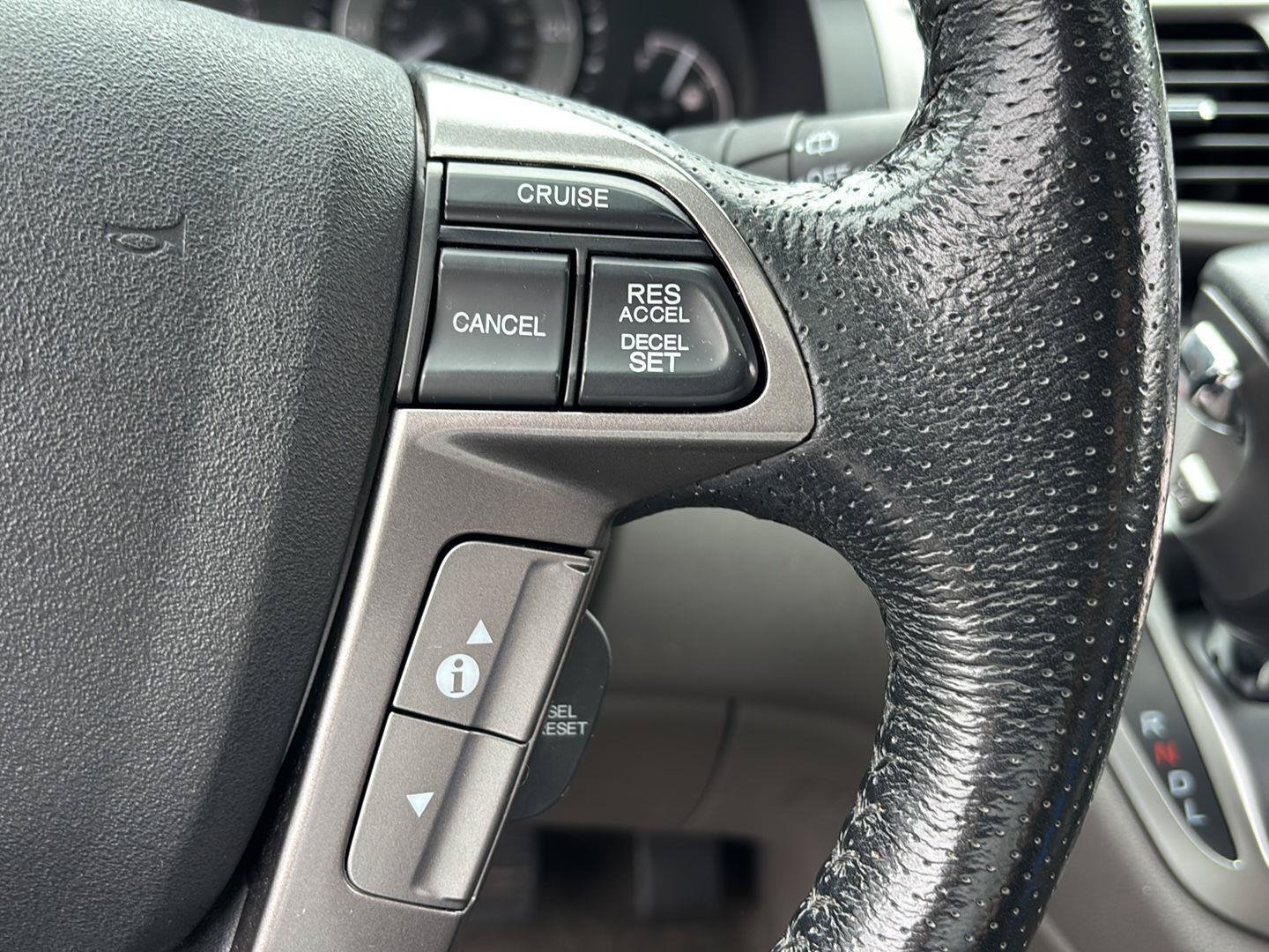 Used 2015 Honda Odyssey Touring Elite image 29