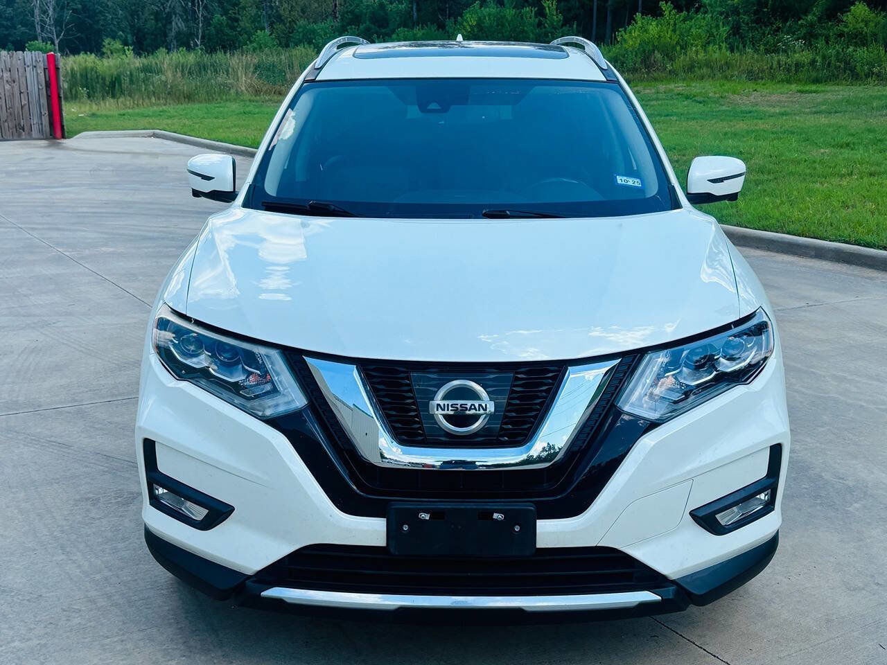 Used 2017 Nissan Rogue SL image 3