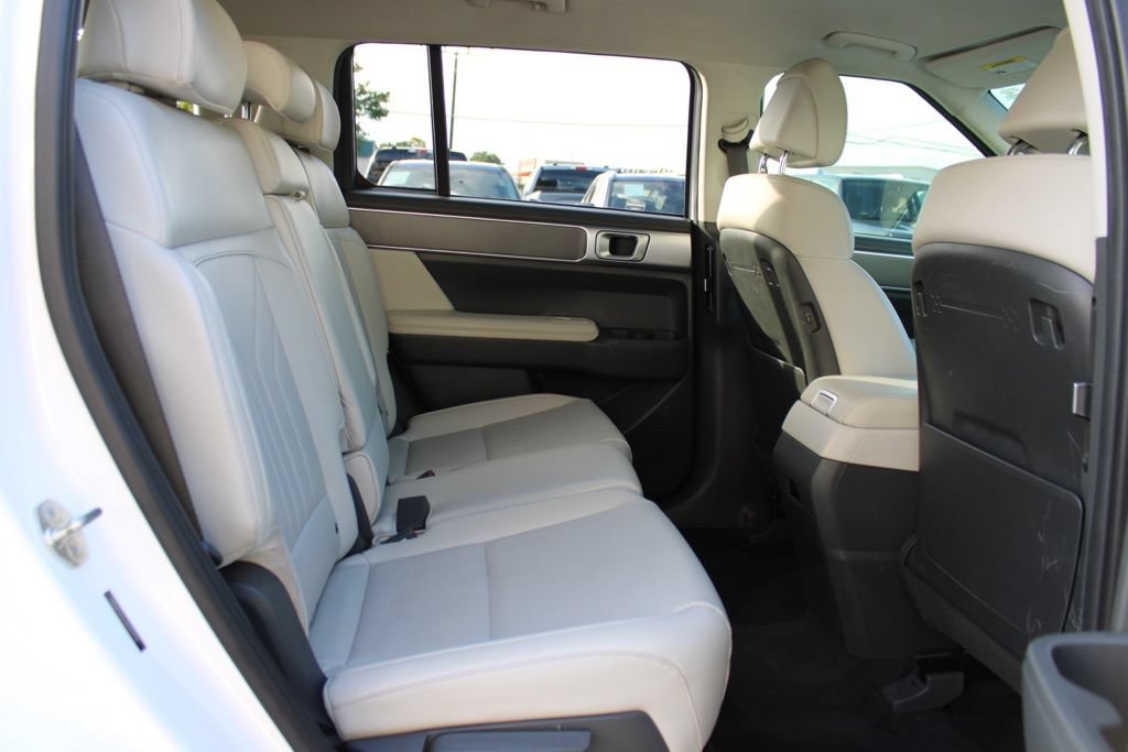 Used 2024 Hyundai Santa Fe SEL FWD image 16