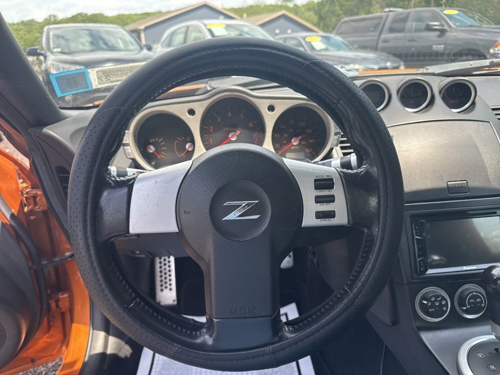 Used 2005 Nissan 350Z Touring RWD image 30