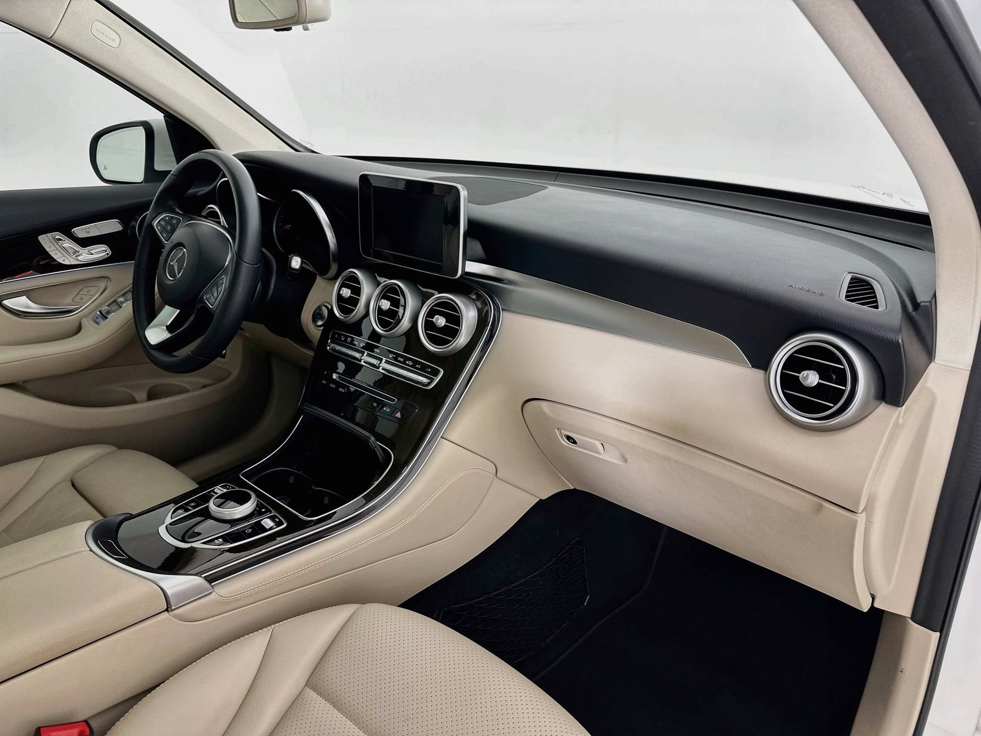 Used 2019 Mercedes-Benz GLC 300 image 30