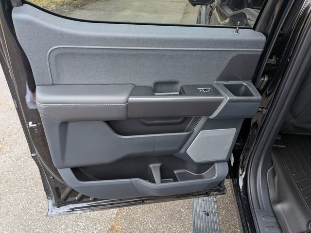 New 2025 Ford F150 Lariat w/ Equipment Group 502A High image 28