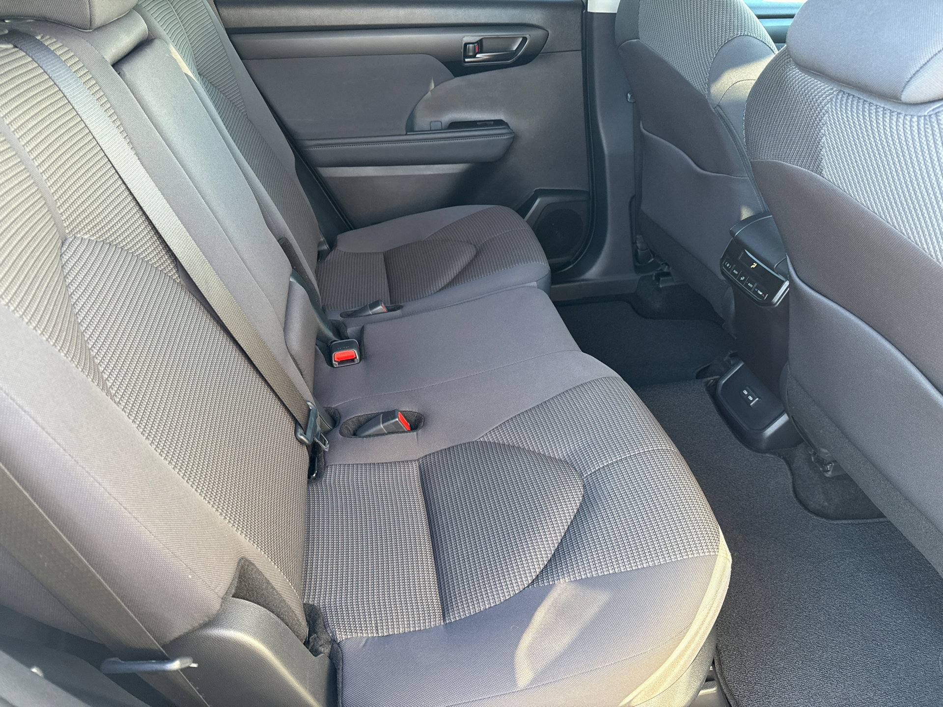 Certified 2025 Toyota Highlander LE image 16