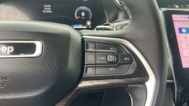 Used 2024 Jeep Grand Cherokee Limited RWD image 17