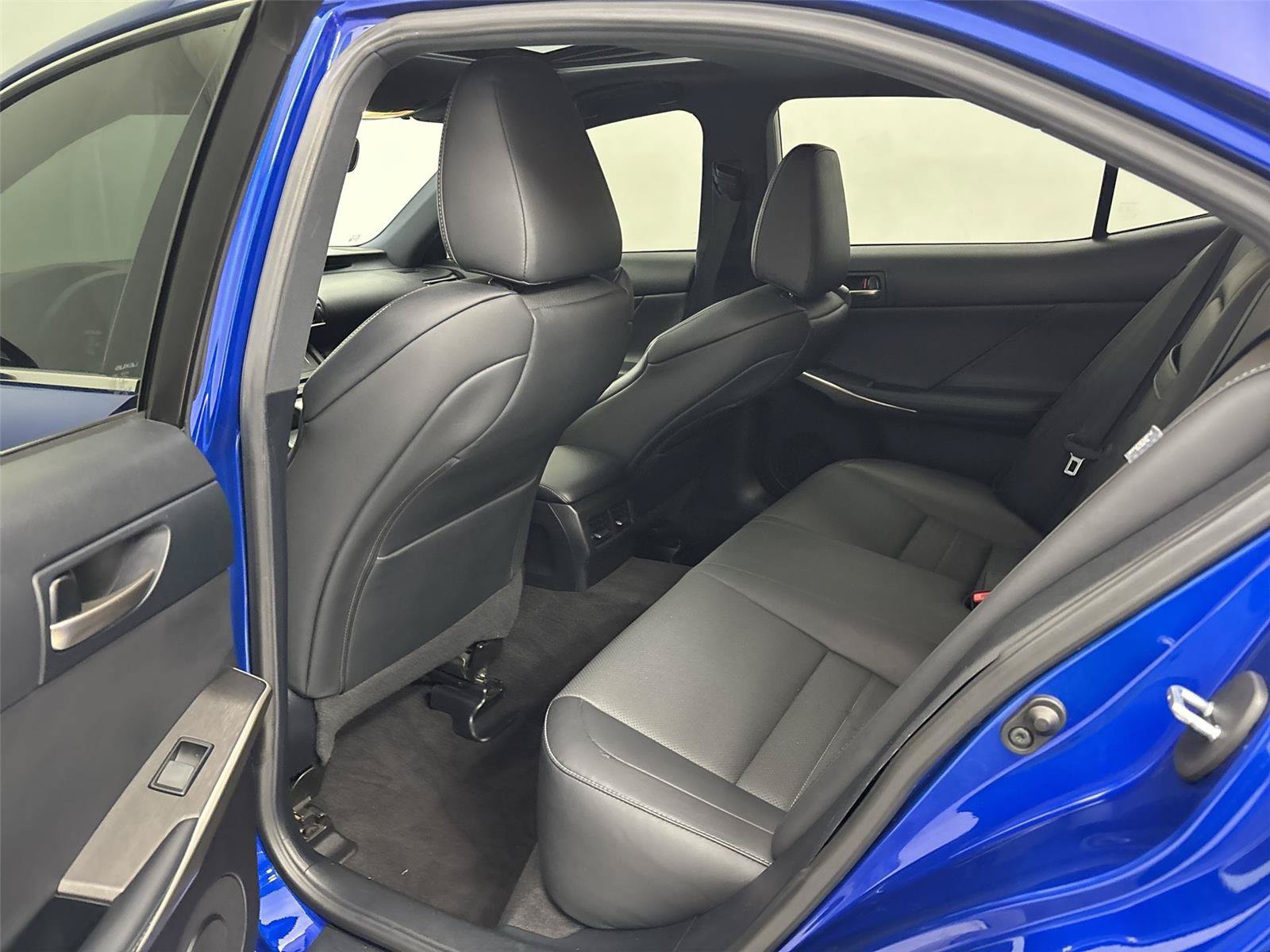 Used 2020 Lexus IS 350 F Sport w/ F Sport Package RWD image 29