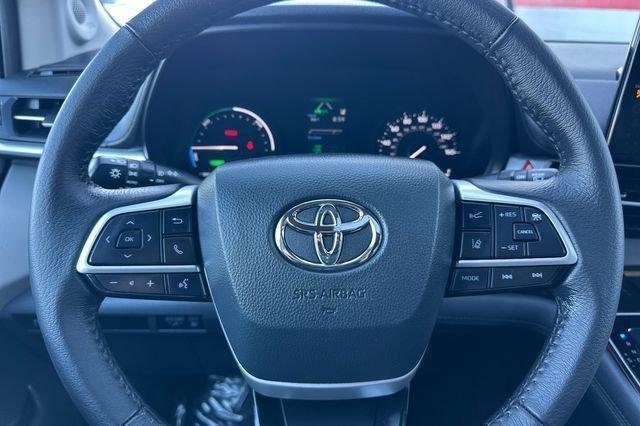 Used 2024 Toyota Sienna XLE w/ XLE Plus Package FWD image 30