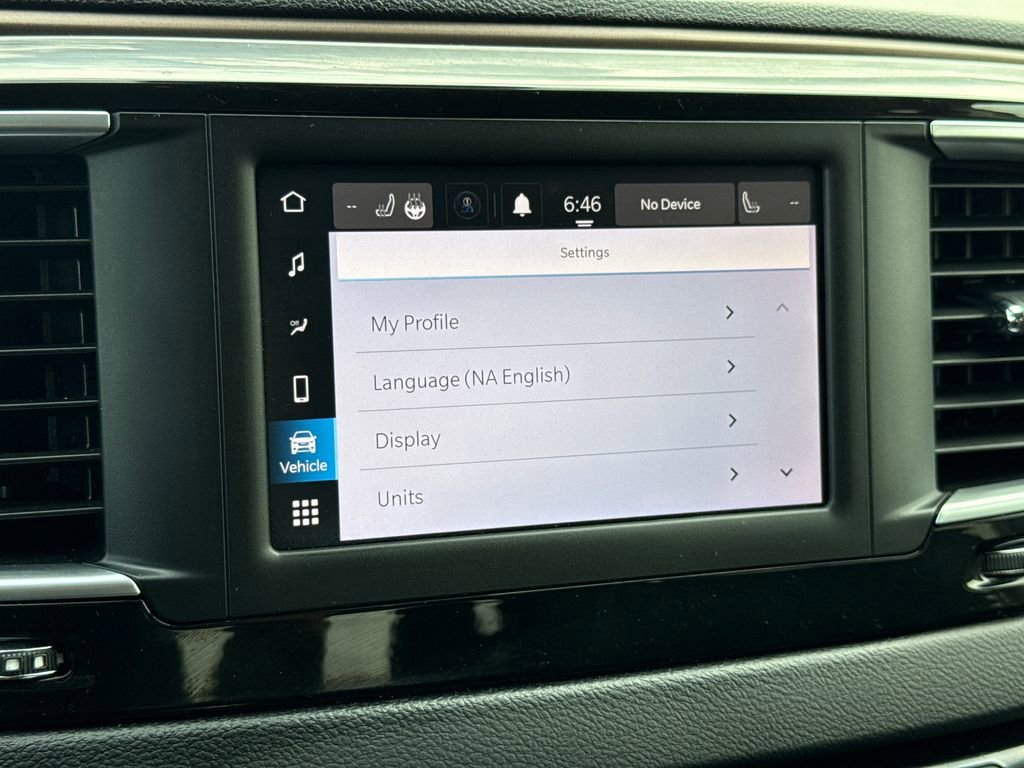 Used 2023 Chrysler Voyager LX image 23