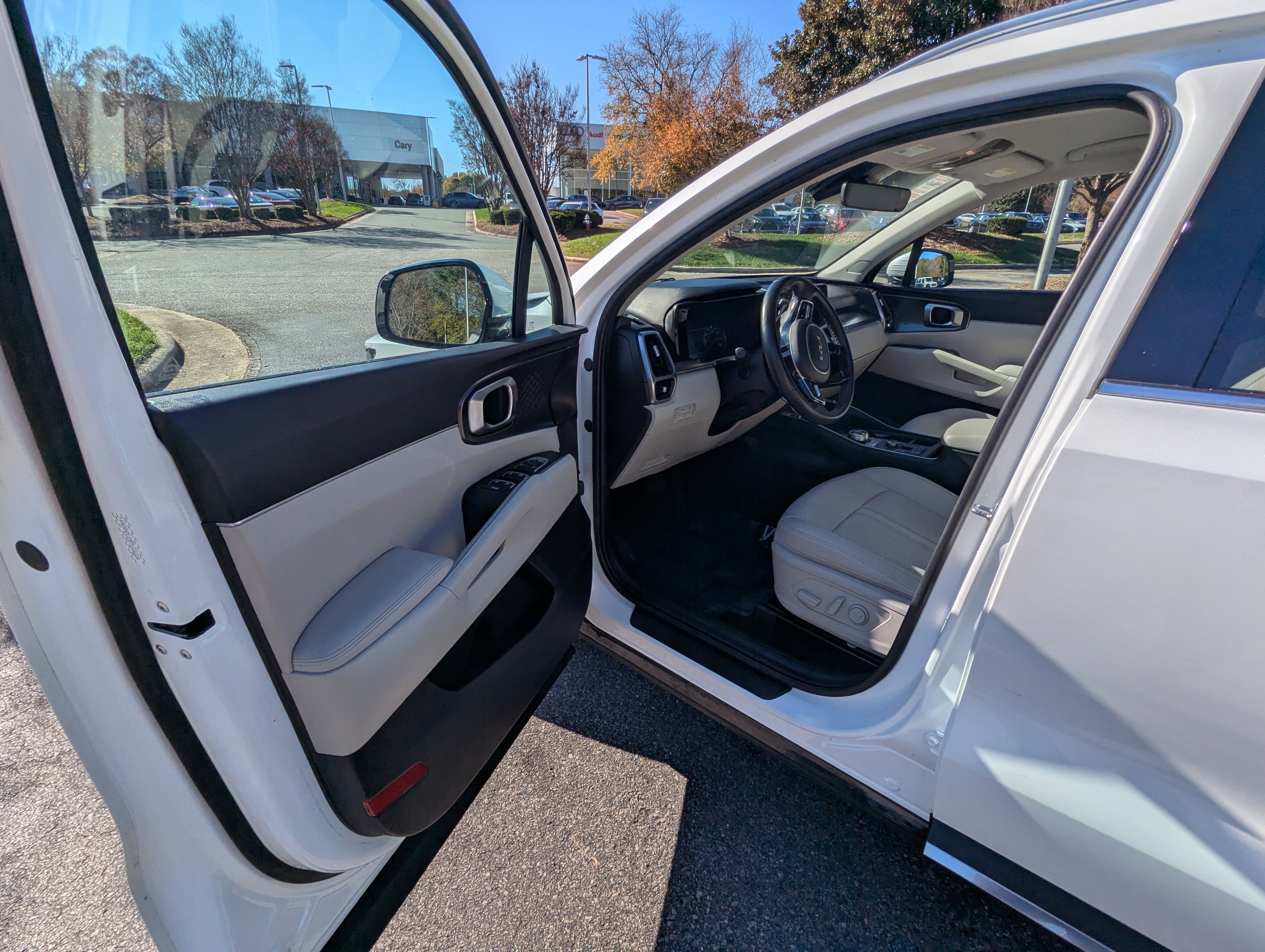 Used 2023 Kia Sorento EX image 8