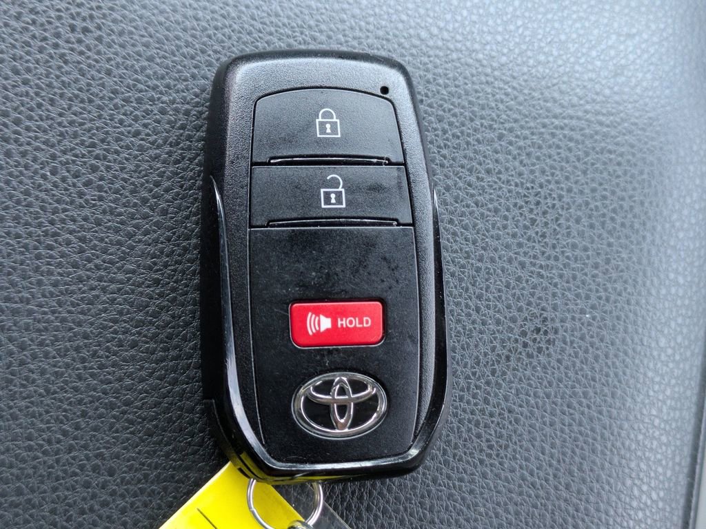 Used 2025 Toyota Tacoma SR5 AWD/4WD image 27