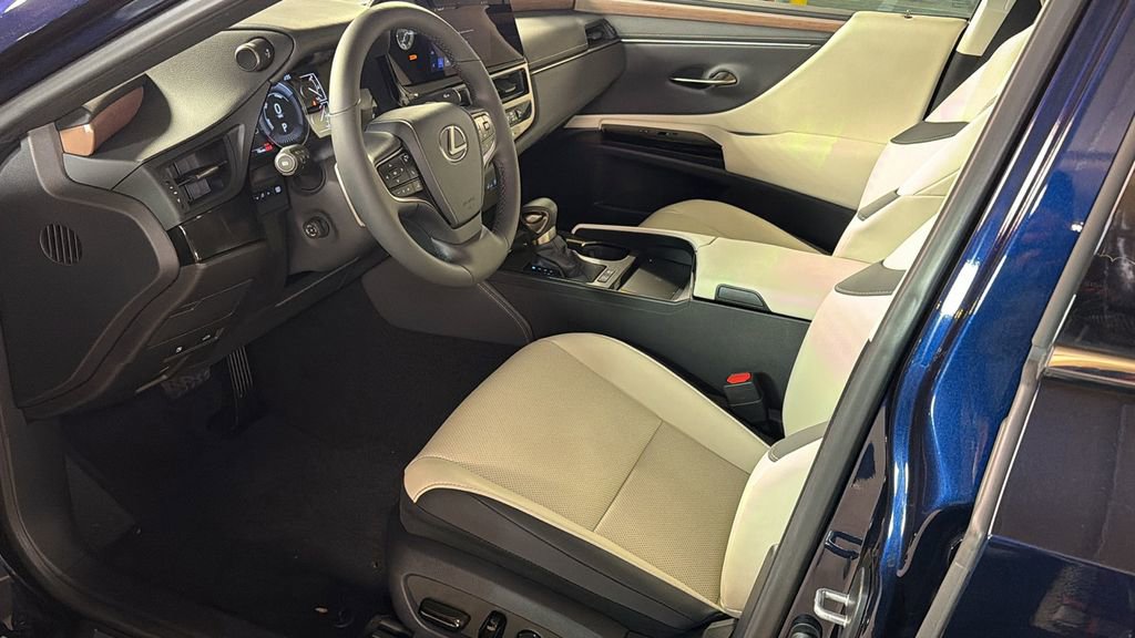 Used 2025 Lexus ES 300h w/ Premium Package image 24
