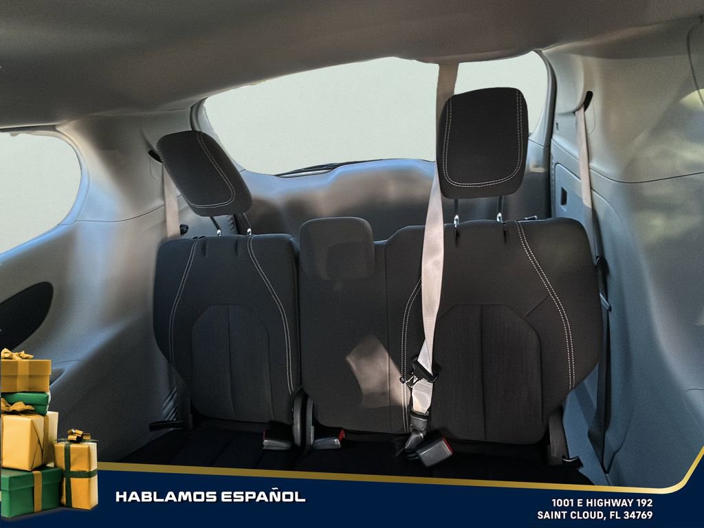 Used 2022 Chrysler Voyager LX image 28
