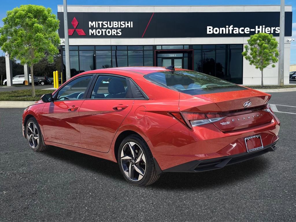 Used 2023 Hyundai Elantra SEL w/ Convenience Package FWD image 3