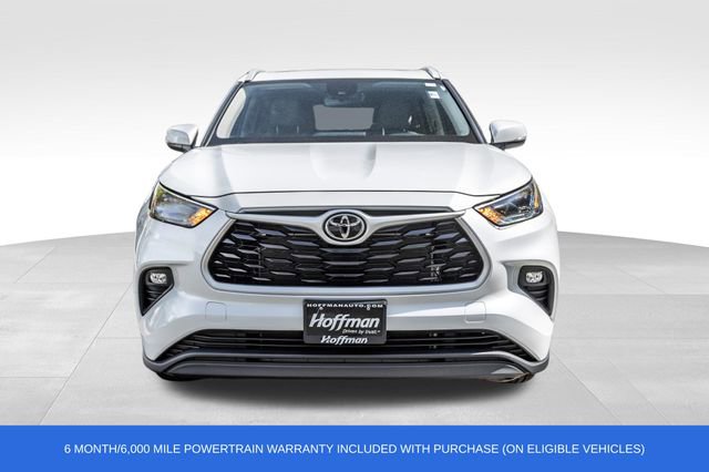 Used 2023 Toyota Highlander XLE AWD/4WD image 2