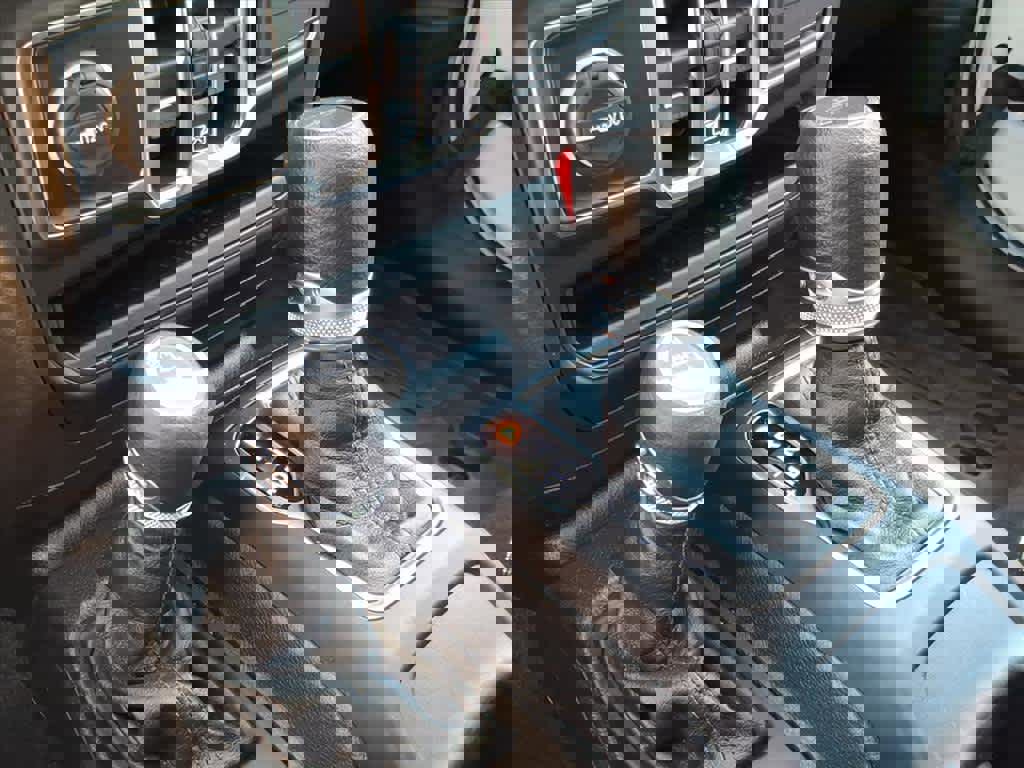 Used 2023 Jeep Gladiator Sport image 9