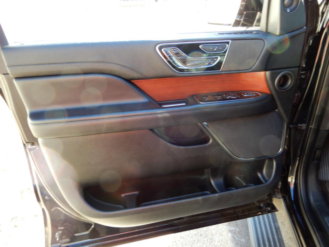 Used 2020 Lincoln Navigator Reserve image 26