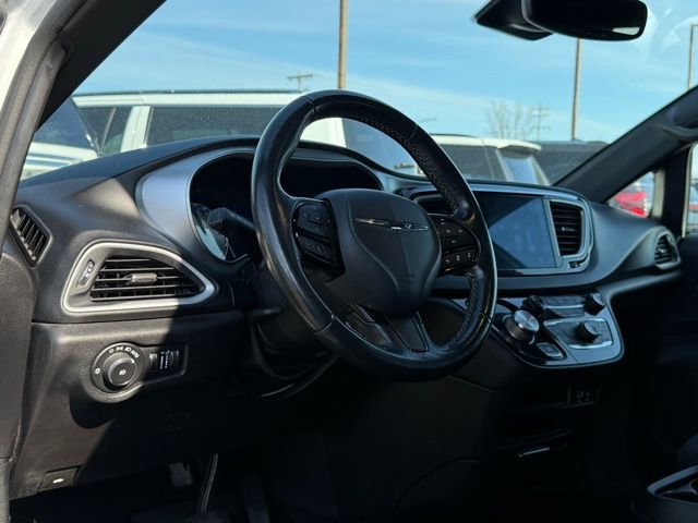 Used 2020 Chrysler Pacifica Touring w/ Advanced Safetytec Group image 10