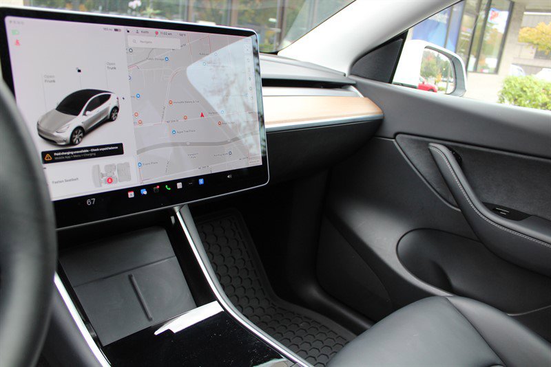 Used 2020 Tesla Model Y Long Range image 16