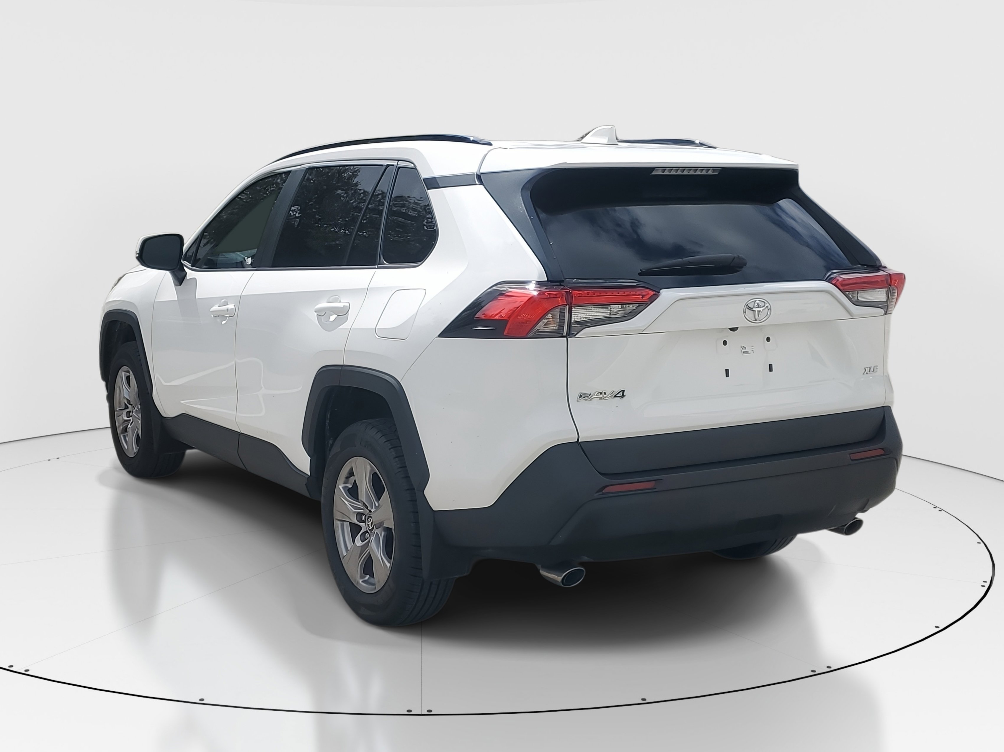 Used 2025 Toyota RAV4 XLE image 5