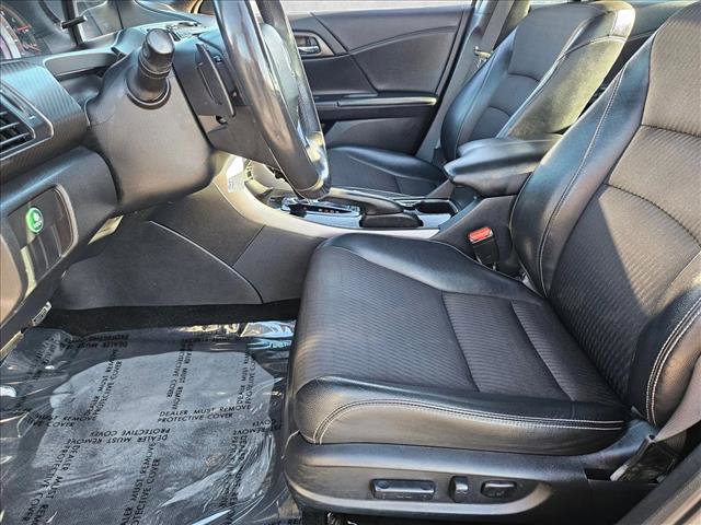 Used 2017 Honda Accord Sport image 14