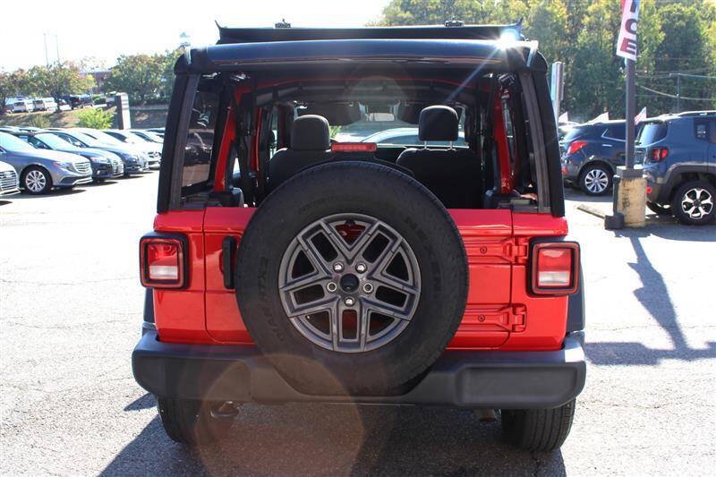 Used 2024 Jeep Wrangler Unlimited Sport AWD/4WD image 32