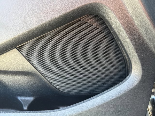 Used 2018 Ford Explorer XLT w/ Equipment Group 202A AWD/4WD image 19