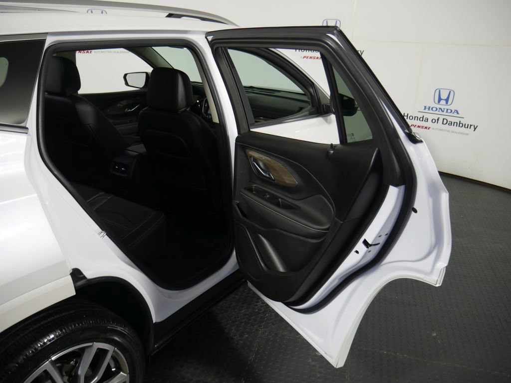 Used 2022 GMC Terrain Denali w/ Denali Premium Package image 8