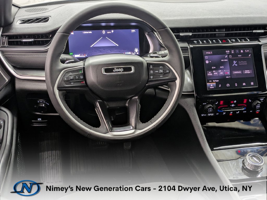 Used 2023 Jeep Grand Cherokee Altitude AWD/4WD image 5