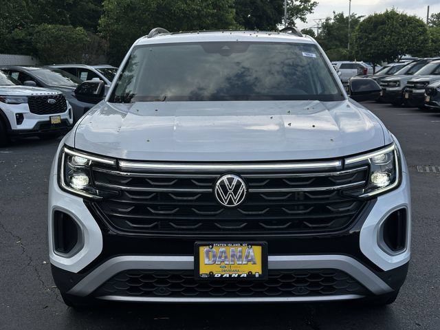 Used 2024 Volkswagen Atlas Peak Edition SE AWD/4WD image 2