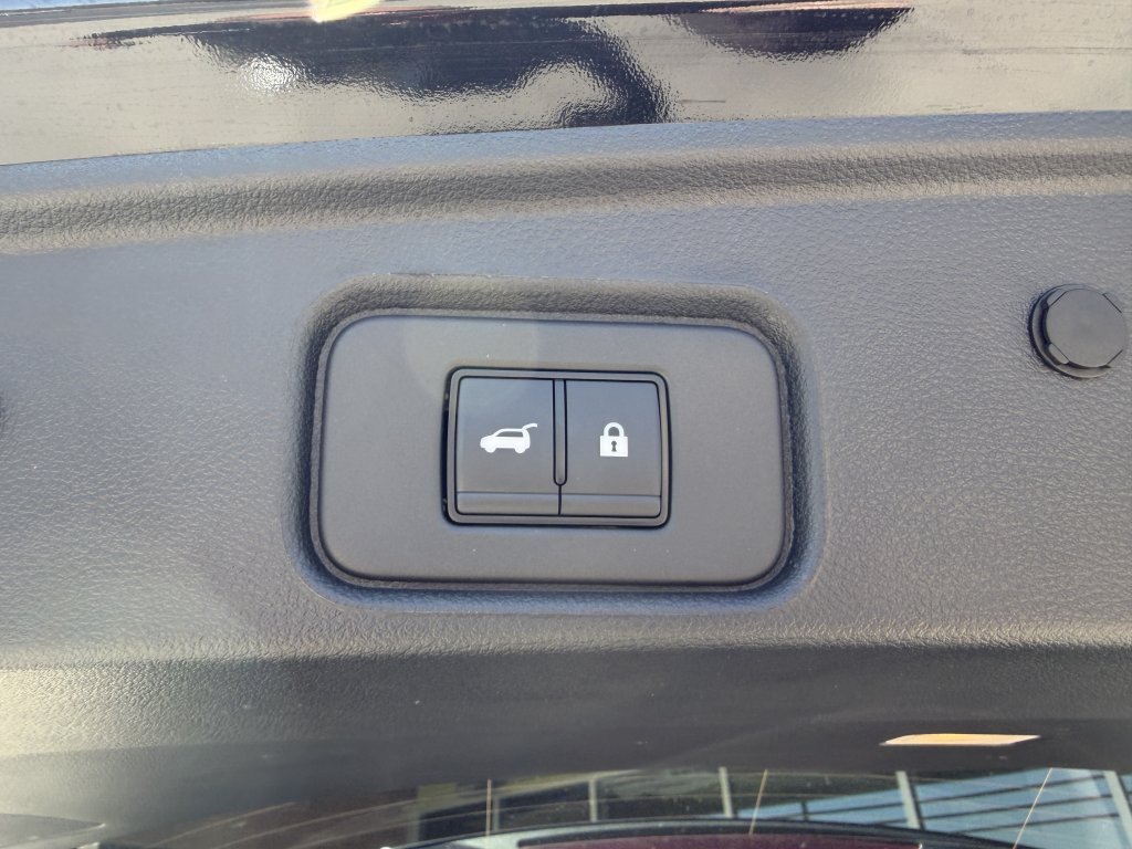 Used 2025 Nissan Pathfinder SV w/ SV Premium Package FWD image 38