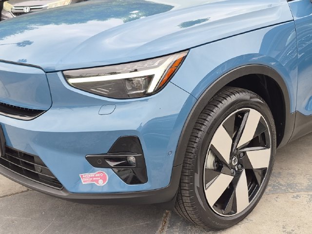 Certified 2024 Volvo XC40 Recharge Ultimate w/ Protection Package Premier RWD image 9